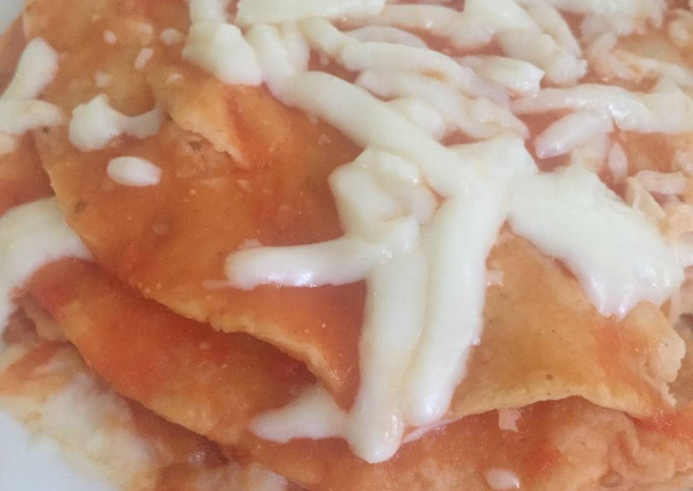 Entomatadas ó enjitomatadas con queso mozzarella