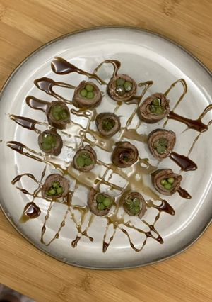 Una foto de Rollos de espárragos y carne