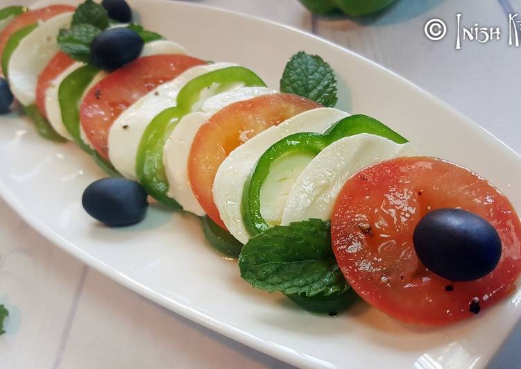 Steps to Make Perfect Caprese salad with Capsicum