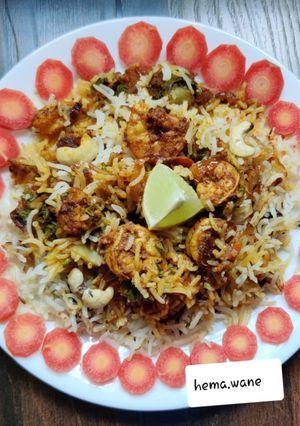 कोलंबी बिर्याणी (kolambi biryani recipe in marathi) रेसिपी चे मुख्य फोटो 