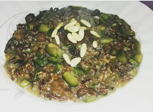 Foto di Riso rosso integrale con zucchine pinoli uvetta e menta