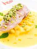 Sgombro con gazpacho di melone, pesca e pistacchi