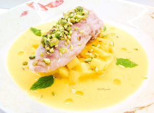 Foto di Sgombro con gazpacho di melone, pesca e pistacchi