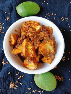 इंस्टेंट टेस्टी कच्ची कैरी का अचार रेसिपी मुख्य फोटो