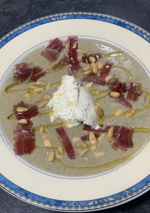 Foto principal de Crema de Alcachofas con Virutas de Jamón Ibérico y Mascarpone