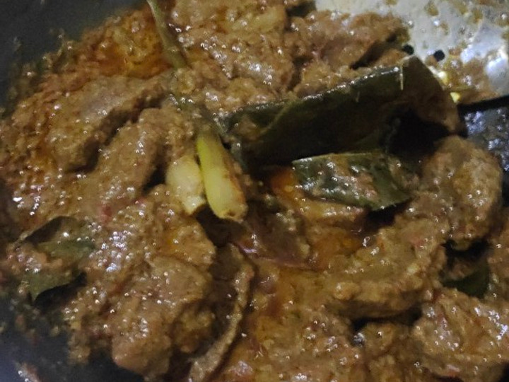 Bagaimana Menyiapkan Rendang daging sapi Anti Gagal