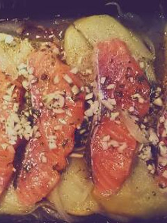 Una foto de Salmón al horno