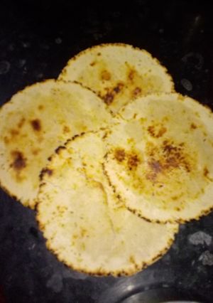 જીરા ભાખરી (jeera Bhakhri recipe in Gujarati) રેસીપી મુખ્ય ફોટો