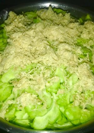Hình của món Gỏi mướp đắng trà bông.