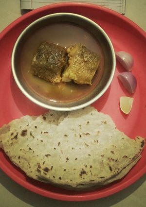 कटला फिशकरी (cutala fish curry recipe in marathi) रेसिपी चे मुख्य फोटो 