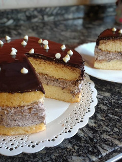 Una foto de Torta rellena de mousse de chocolate