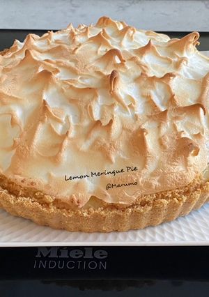 A picture of Lemon Meringue Pie.