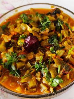 பீர்க்கங்காய் மசாலா கறி (Ridge gourd masala curry recipe in tamil) செய்முறை முக்கிய புகைப்படம்