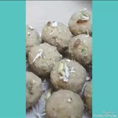 A picture of Rawa mawa ladoo.