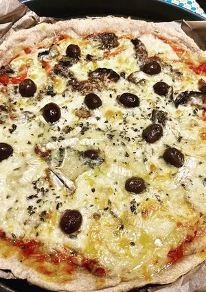 Une photo de Pizza légumes /fromage