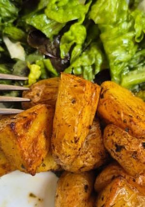 Une photo de Potatoes au paprika fumé, ail des ours et romarin