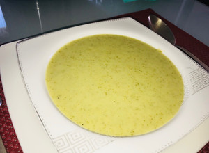 Tejfölös brokkolikrémleves recept fotója
