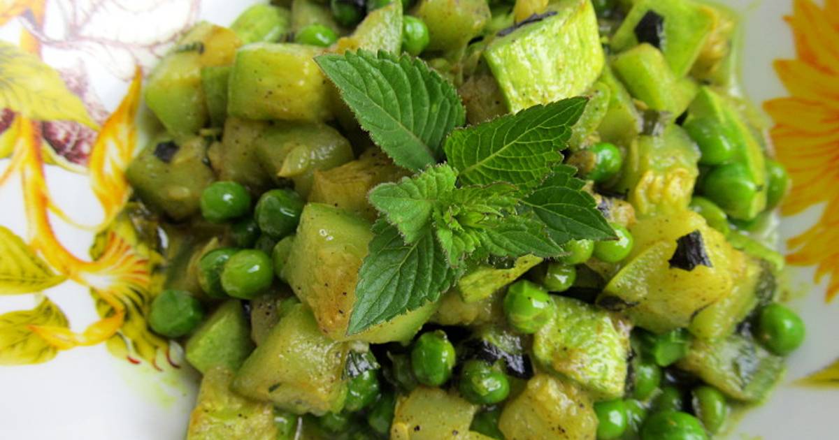 Зеленые овощи рецепты. Блюда с зеленым горошком. Зеленые блюда. Блюда из зеленых овощей. Зеленый горошек гарнир.