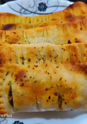 A picture of Paneer and spinach pockets.