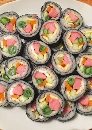 Hình của món Cơm cuộn Hàn Quốc.