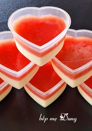 Hình của món Panna cotta dưa hấu.
