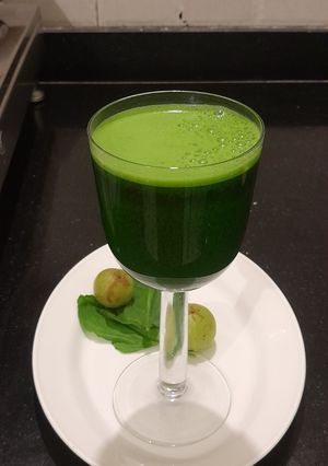 A picture of Palak - Amla juice.