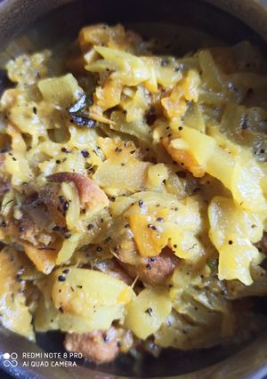 লাউ বড়ি ঘন্ট (lau bori ghonto recipe in Bengali) রেসিপির প্রধান ছবি