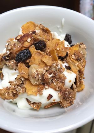 Foto resep Homemade granola and yoghurt