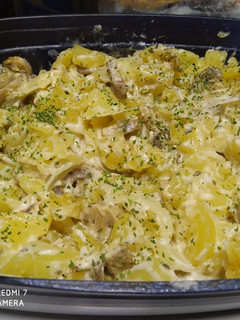 Una foto de Patatas con champiñones nata y Mozzarella 😋