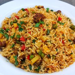 A picture of Desi Style Vegetable Fried Rice 🍛🍚💛💚❤.