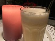 Una foto de bebidas con alcohol de maracuyá