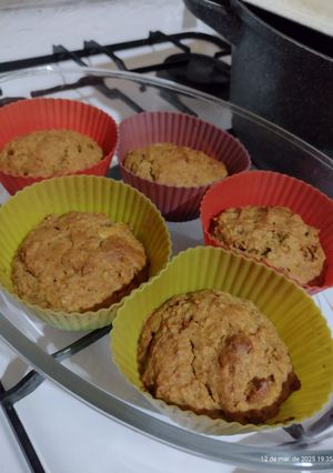 Una foto de Muffins de Manzana, con harina de lino dorado y arroz -Sin TACC-