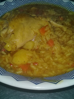 Una foto de Guiso de arroz con pollo
