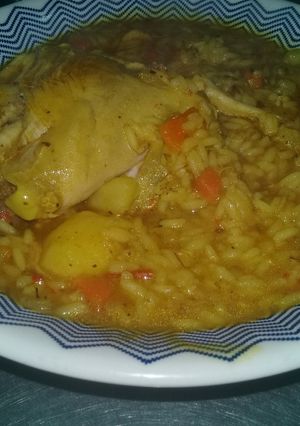 Una foto de Guiso de arroz con pollo