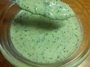 Una foto de queso crema y cilantro