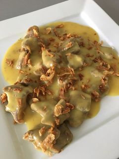 Una foto de Carne con salsa de mostaza y miel