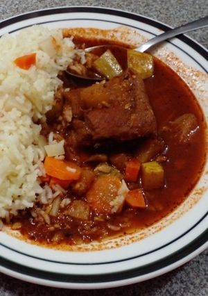 Una foto de Chilacayote con carne de cerdo en chile pasilla