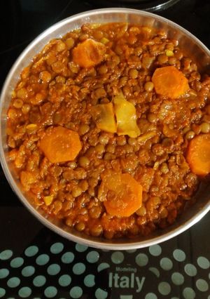 عکسی از دستور عدسی با هویج وکلم برگ 🍛🥕🧅