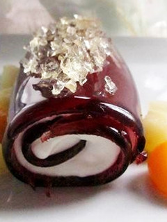 Una foto de Gelatina "rollo de frutos rojos"