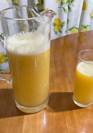 Una foto de Jugo de naranja-plátano🍊 🍌