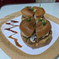 A picture of Dabeli.