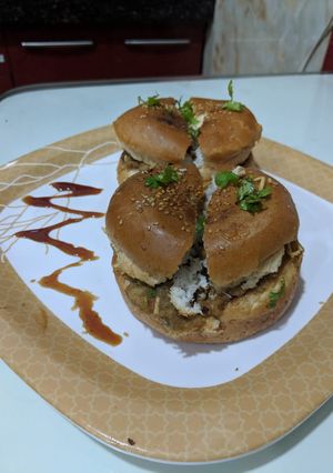 A picture of Dabeli.