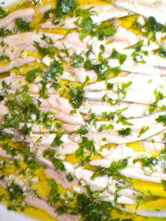 Una foto de Boquerones en vinagre con ajo y perejil
