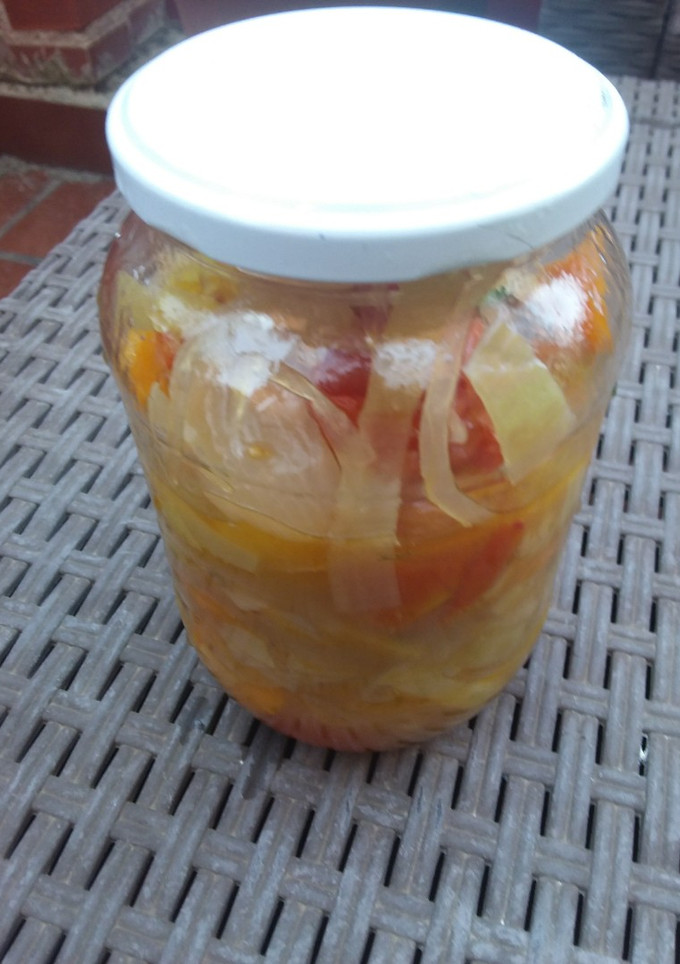 Una foto de Verduras en escabeche🫑🍅🧅🥕