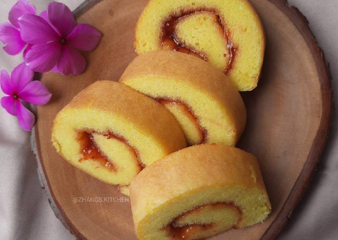 Recipe: Yummy Roll Cake - Bolu Gulung (MOIST + Tips + Tanpa SP)