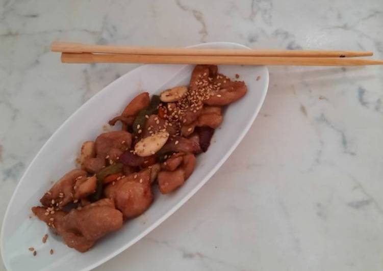 Pollo con almendras oriental