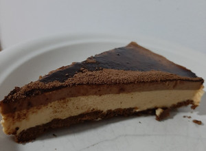Una foto de Cheesecake de dulce de leche y chocolate (sin horno)