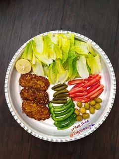 عکسی از دستور کتلت با دورچین سبزیجات (بشقاب رژیمی)