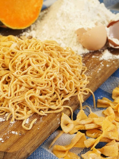 Una foto de Pasta fresca con calabaza