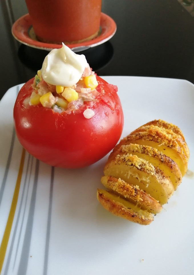 Una foto de Tomate Relleno con Papa Elegante